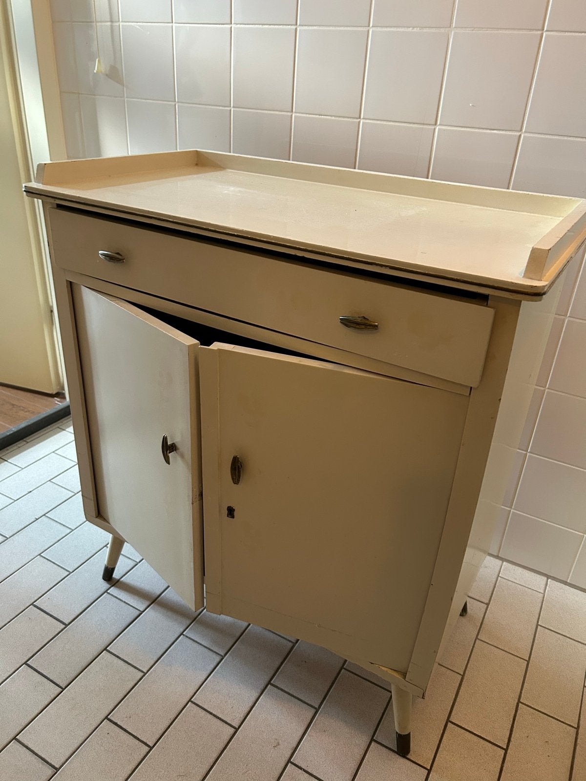 Vintage Crèmekleurig Kastje met Lade en Deurtjes, Ophalen