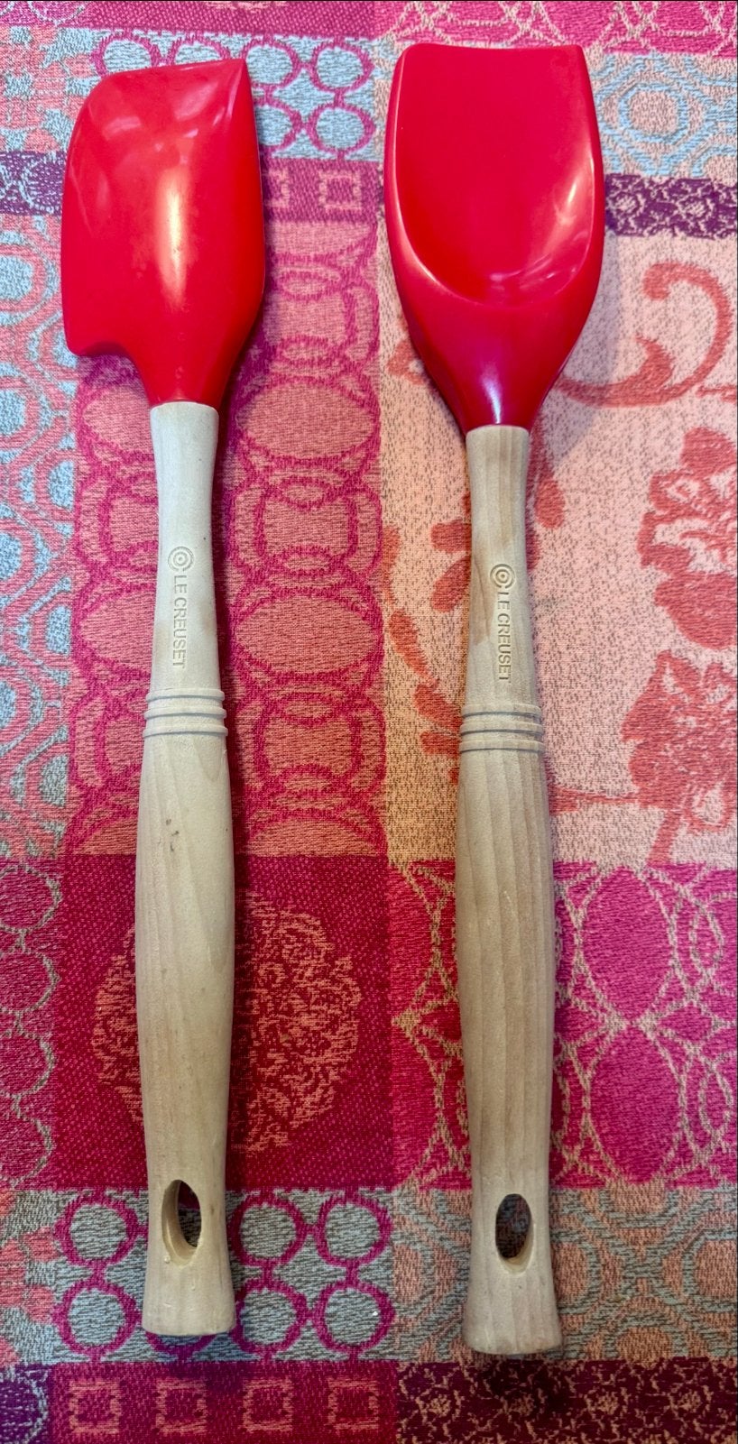 Le Creuset spatels - set van 2 - rood met houten handvat, Le Creuset, Hout, Nieuw, Ophalen of Verzenden