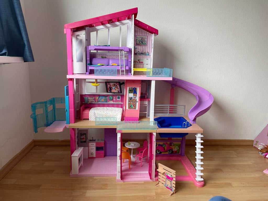 Groot Barbie Poppenhuis met Meubels en Accessoires, Ophalen of Verzenden, Zo goed als nieuw, Poppenhuis