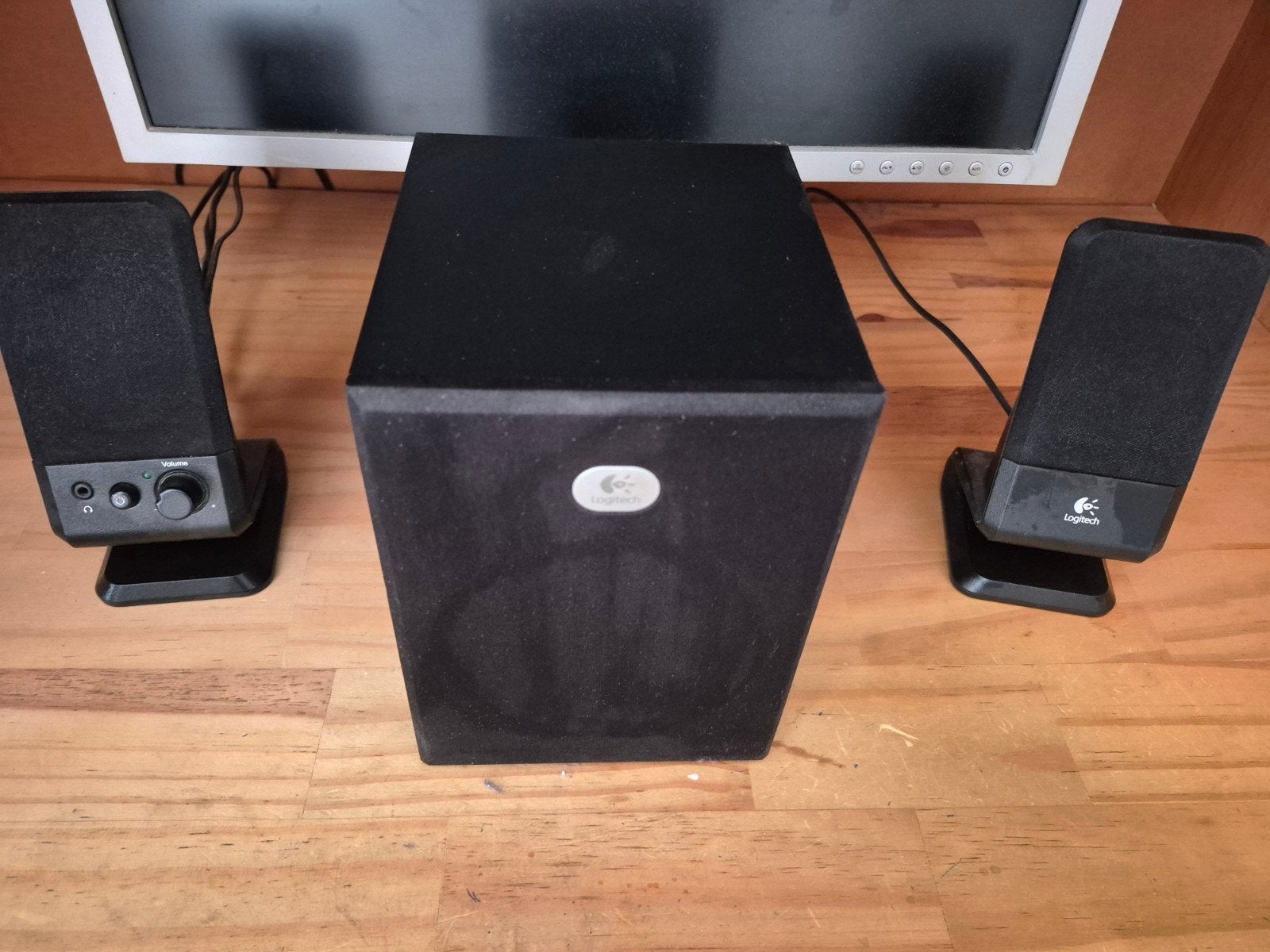 Logitech 2.1 Luidsprekerset met Subwoofer, Computers en Software, Ophalen, Gebruikt, Audiokanaal 2.1, Logitech