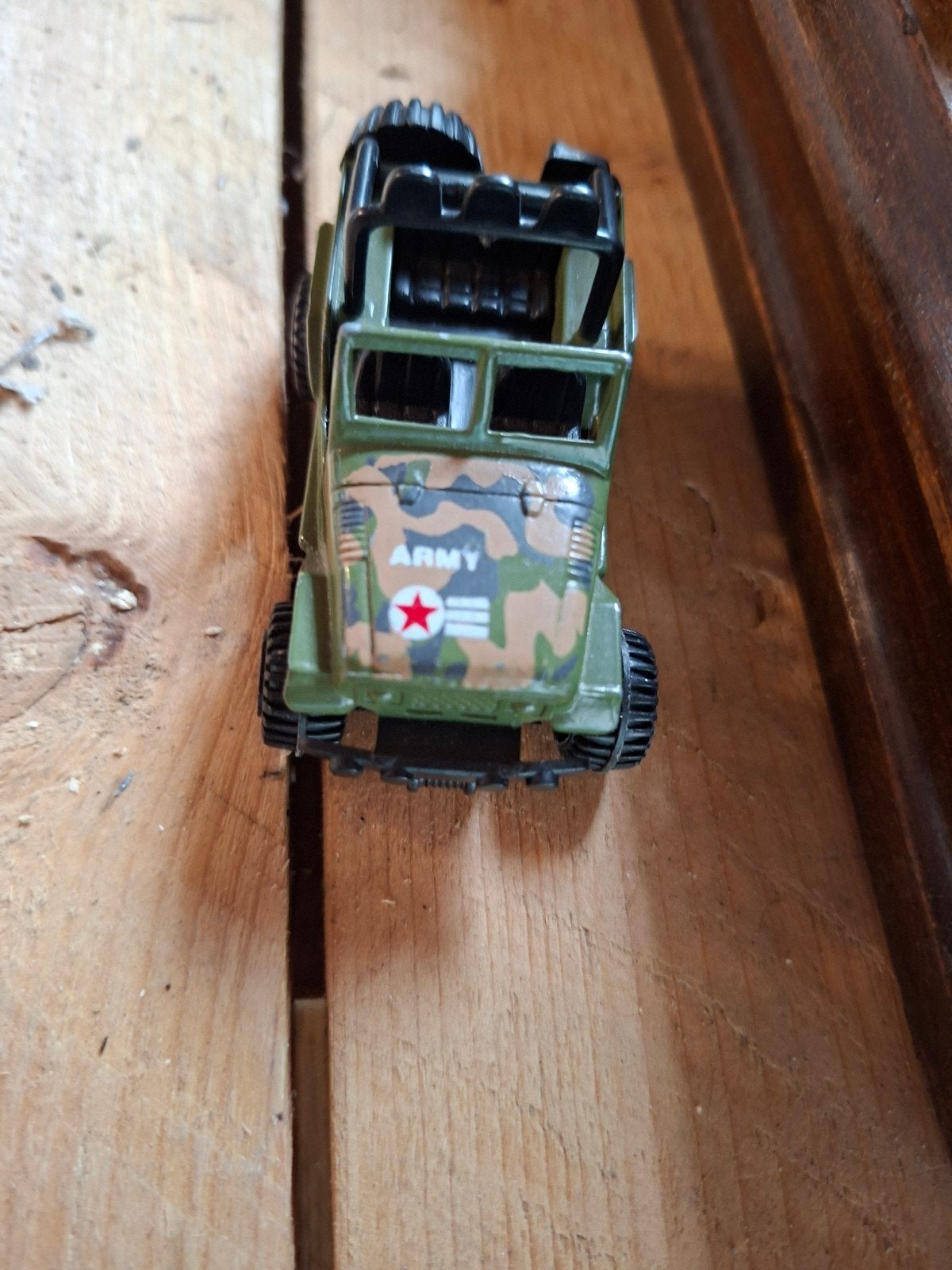 Legergroene speelgoedjeep met camouflageprint, Ophalen of Verzenden, Gebruikt