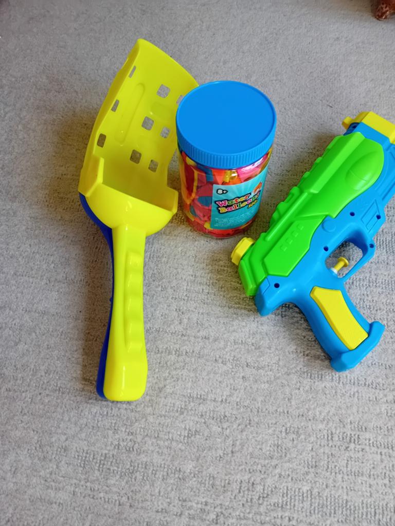 Gratis kinderspeelgoed, domino, potloden, stiften, waterpret, Ophalen