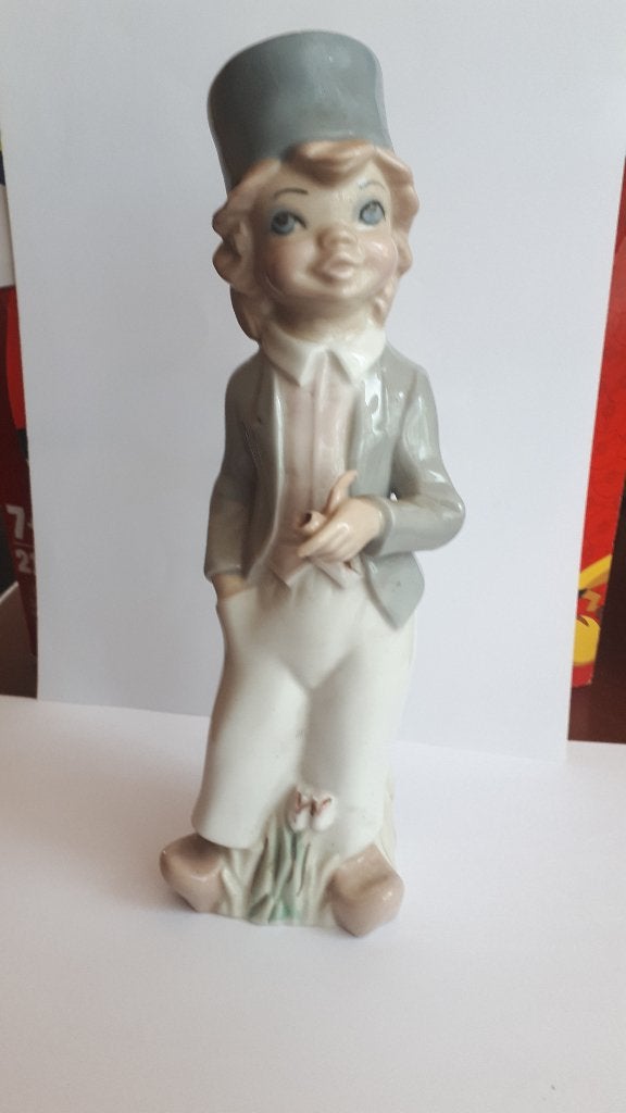 Vintage Casades jongensbeeldje geglazuurd Spaans porselein, Verzamelen, Ophalen, Zo goed als nieuw