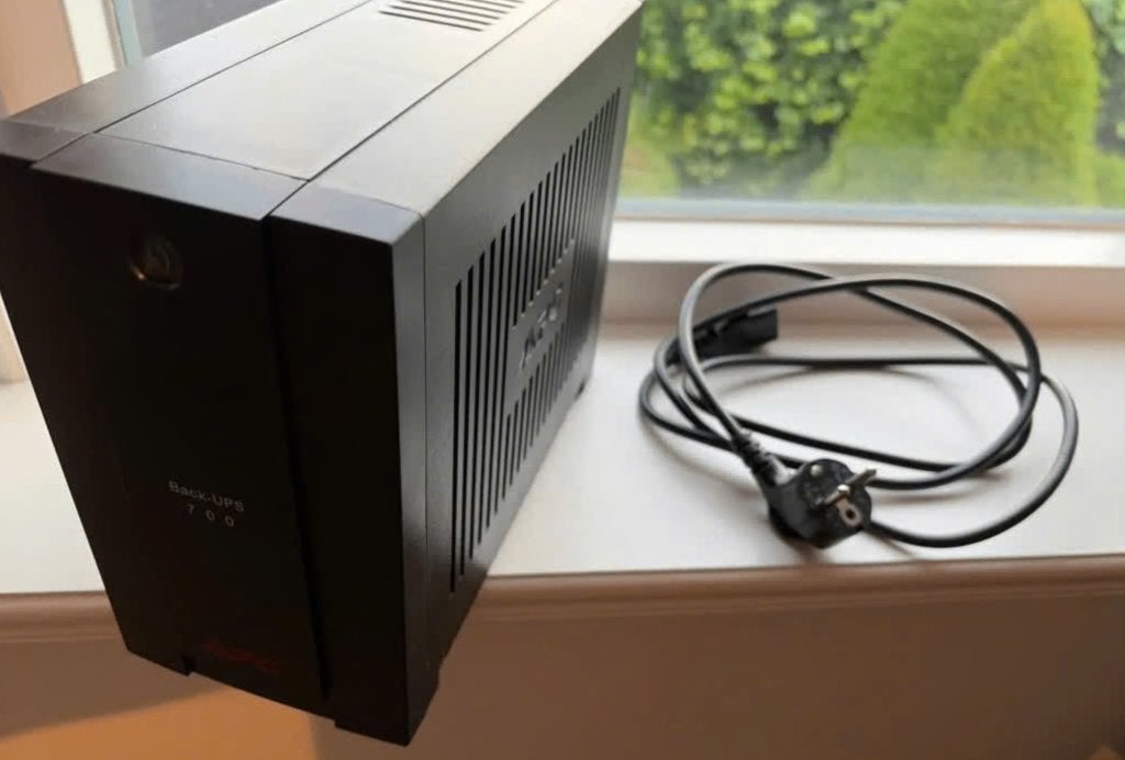 APC Back-UPS 700 - Noodstroomvoeding, Ophalen of Verzenden, Zo goed als nieuw