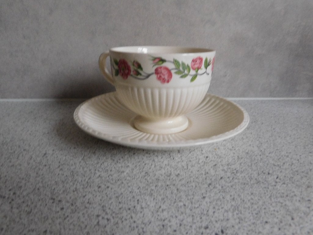 Kop en schotel Rosalind Wedgwood, Huis en Inrichting, Keuken | Servies, Ophalen of Verzenden, Zo goed als nieuw, Wedgwood, Kop(pen) en/of Schotel(s)