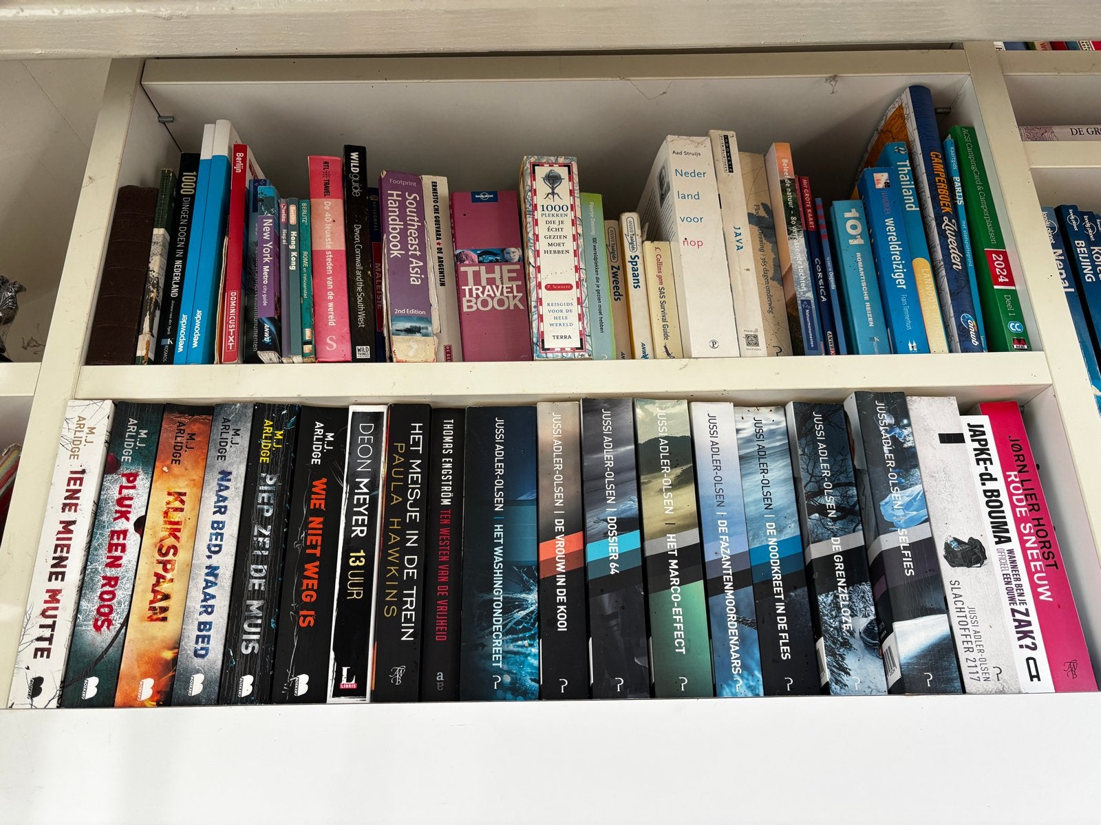 Diverse collectie boeken: thrillers, reisgidsen en meer, Ophalen of Verzenden, Gelezen