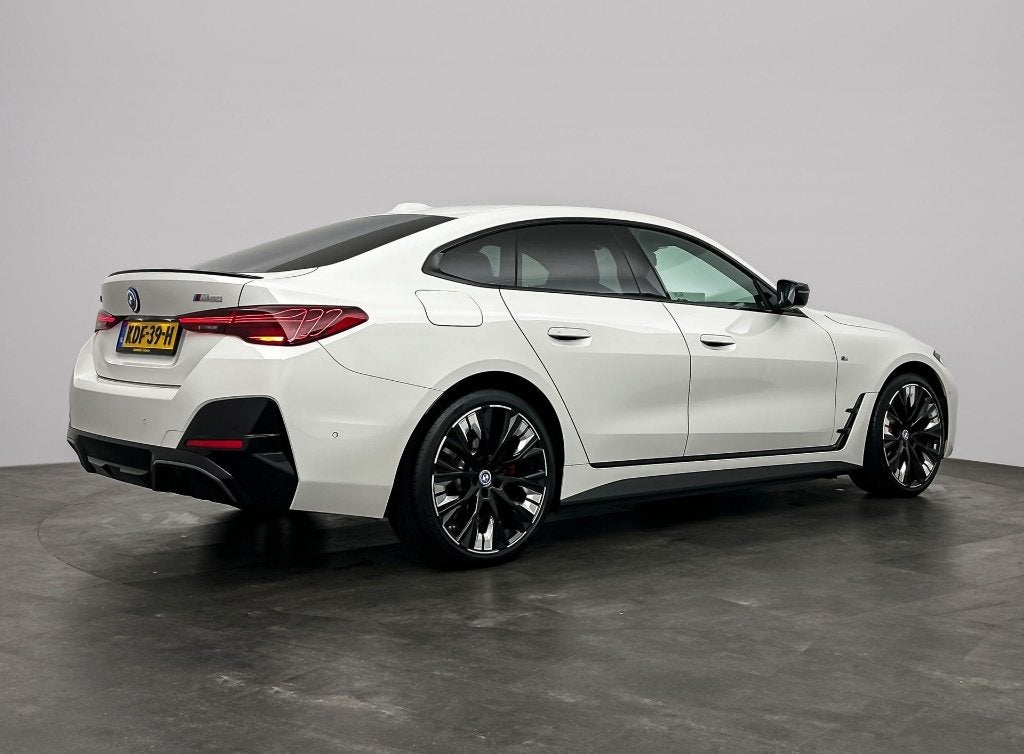 BMW i4 M50 544pk 2025 Wit, Auto's, Parkeerassistent, Zwart, Wit, Leder
