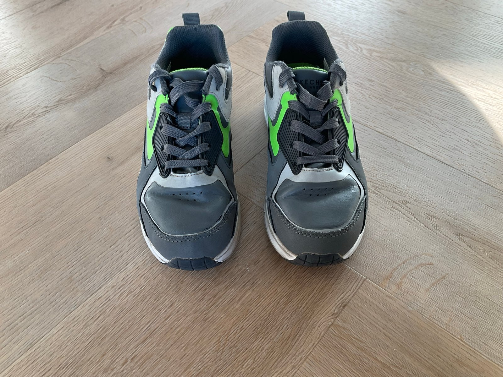 Skechers jongens sportschoenen maat 34 grijs/groen, Ophalen of Verzenden, Gebruikt, Jongen, Sportschoenen