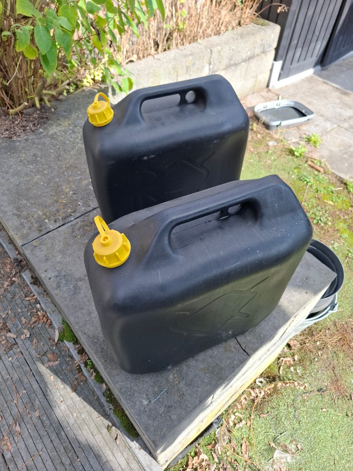 2x Jerrycan 20L - Zwart met Gele Dop, Ophalen, Gebruikt
