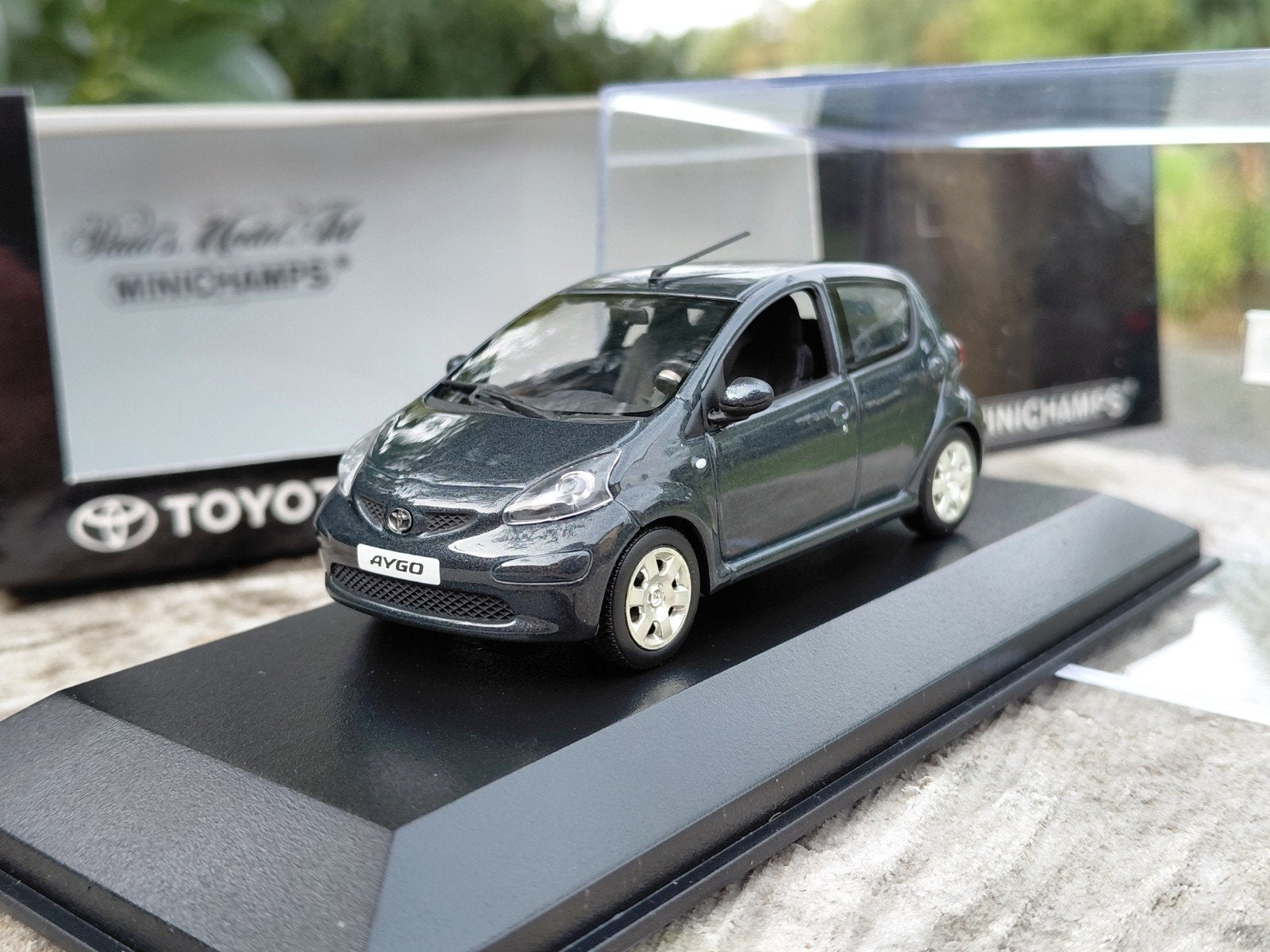 Toyota Aygo mk1 5-deurs 2005-2014 grijs 1/43 Minichamps, Ophalen of Verzenden, Nieuw, Auto, MiniChamps