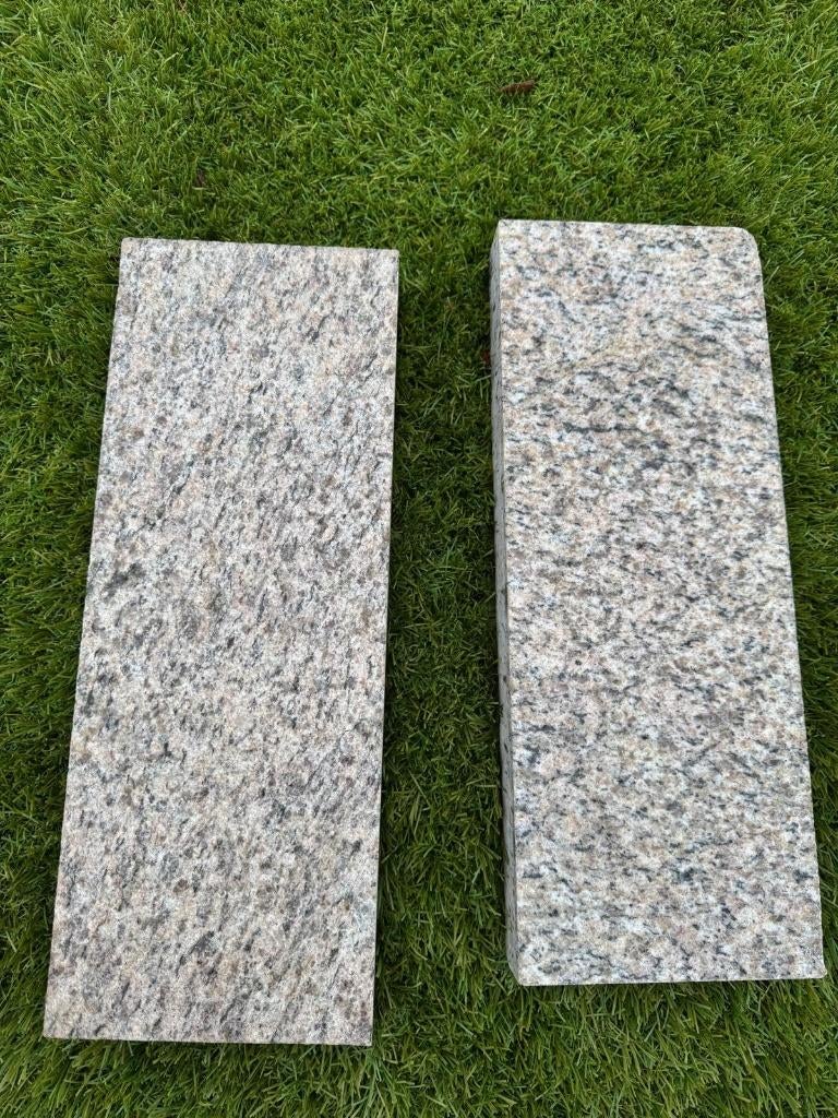 Natuursteen tegels - Beola gneis - Graniet grijs, Ophalen, Zo goed als nieuw, Gemertseweg 14A, Info@vanrooij-graszoden.nl