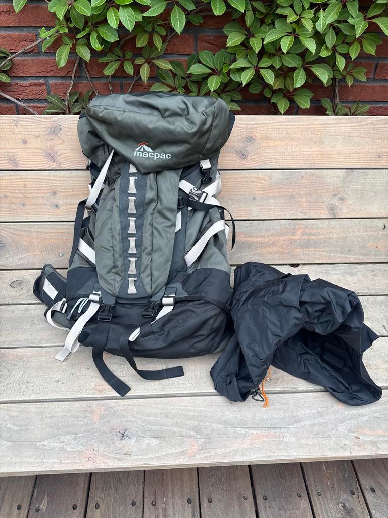 Macpac Backpack met Regenhoes - Ideaal voor Trekking, Ophalen of Verzenden, Gebruikt
