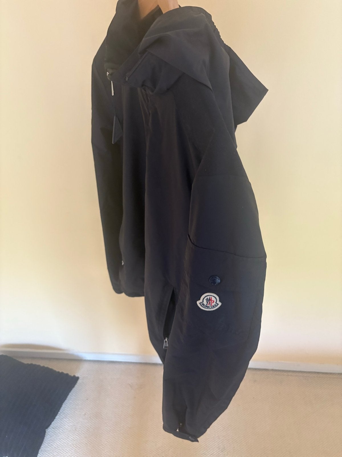 Moncler Zomerjas - Stijlvol en Lichtgewicht, Kleding | Heren, Jassen | Zomer, Ophalen, Zo goed als nieuw, Overige maten, Zwart