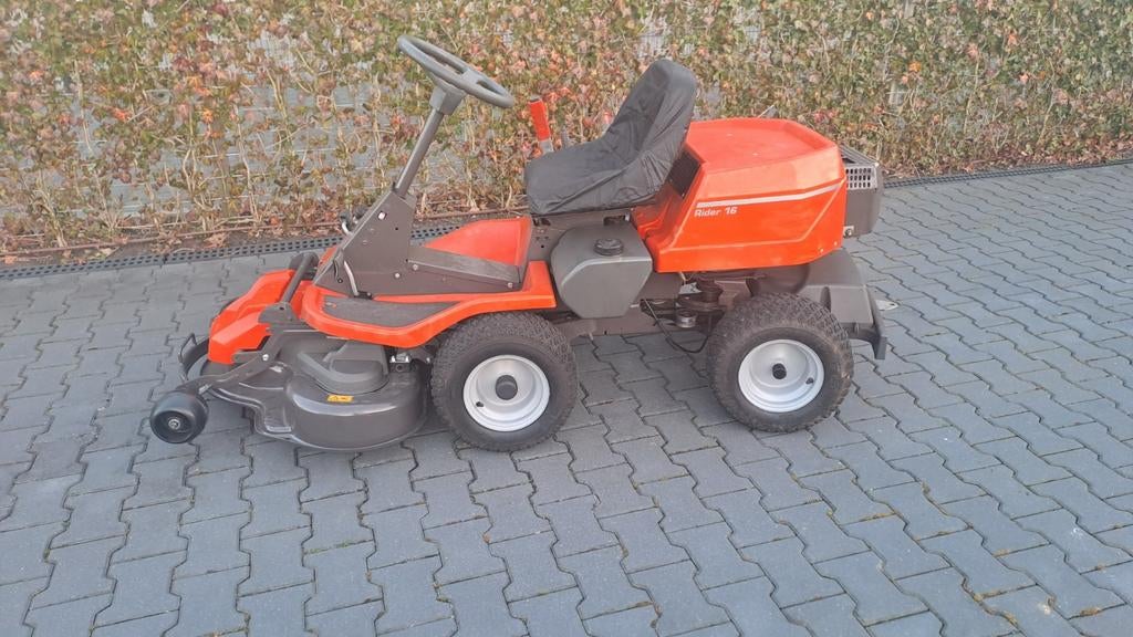 Husqvarna Rider 16
15.5 pk hydrostaat  Nieuw maaidek, Ophalen, Nieuw