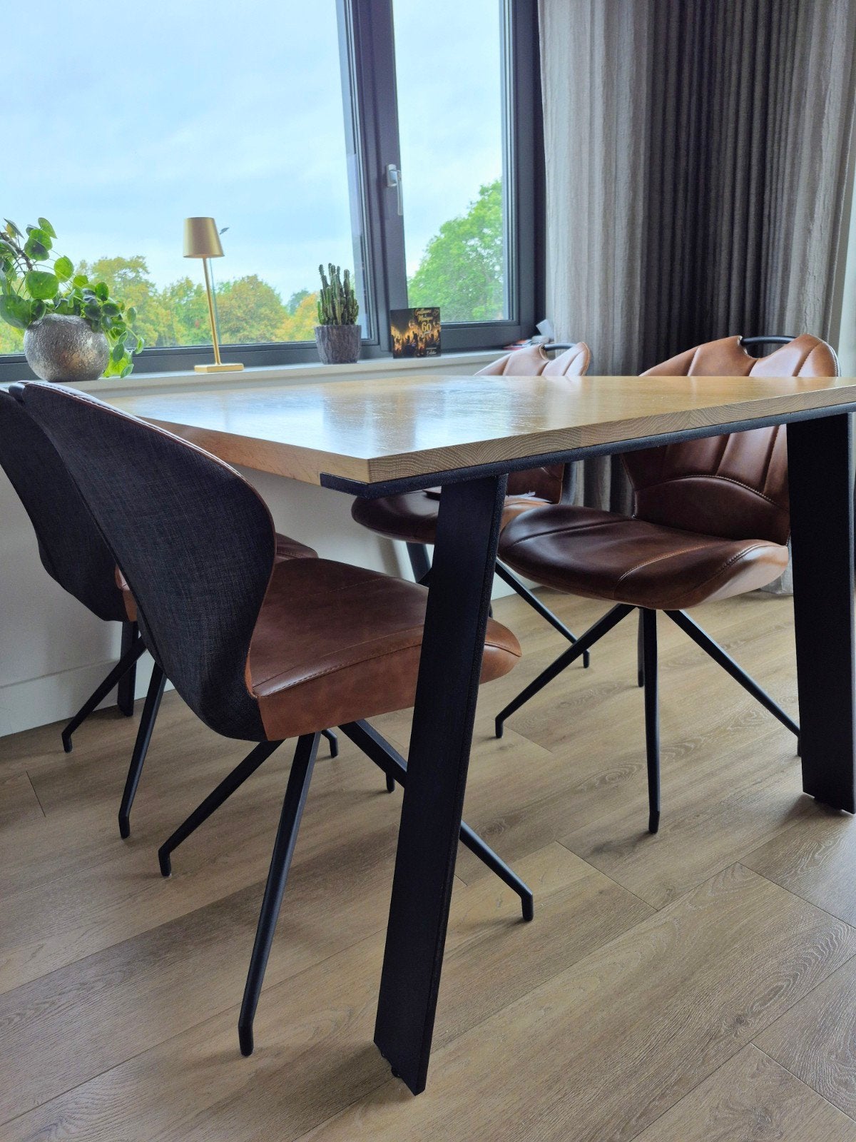 ENZO LUCA eettafel, Huis en Inrichting, Ophalen, Eikenhout, Zo goed als nieuw, Vier personen