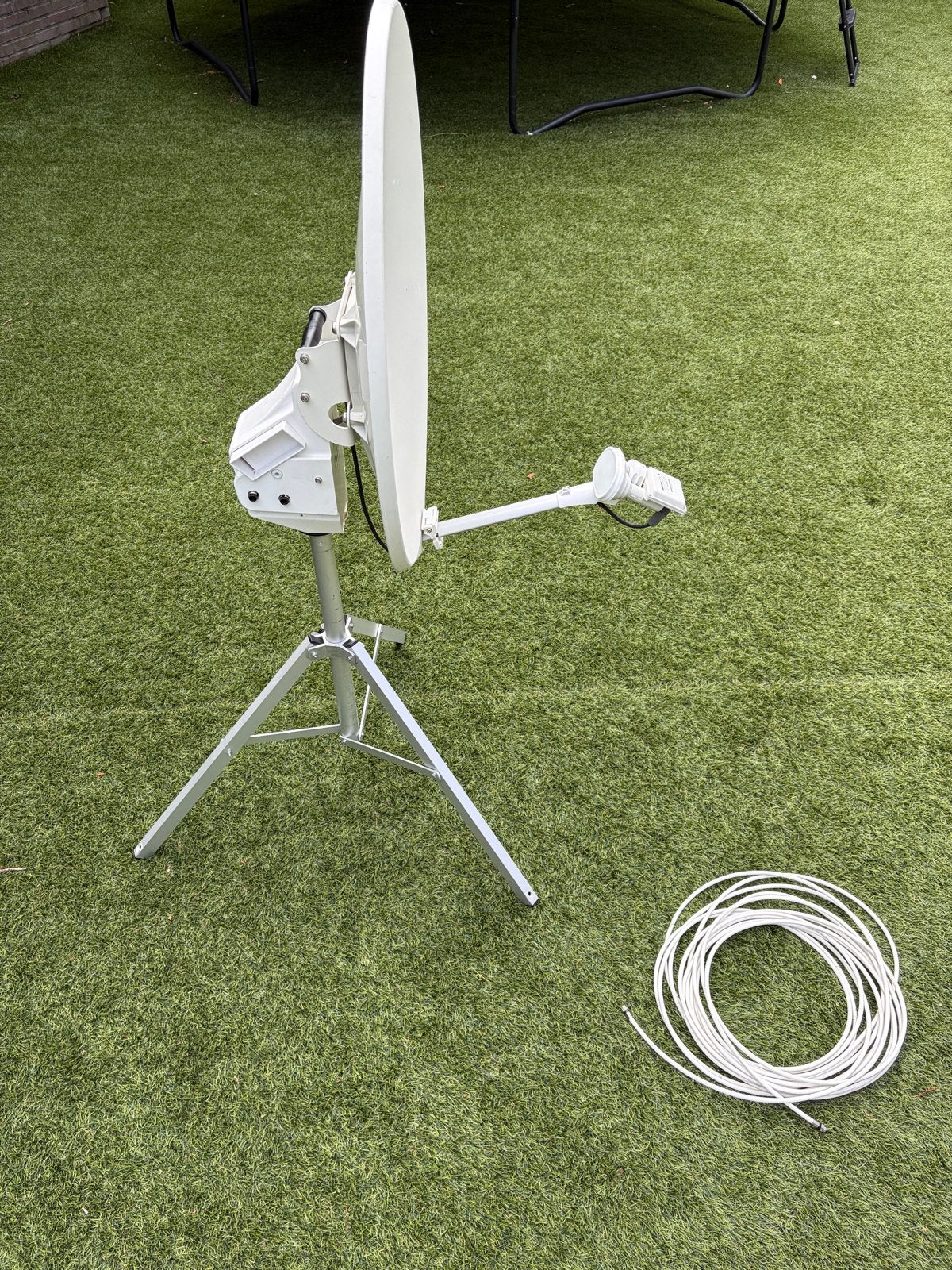 Travel Vision R6-DUO Schotelantenne met coax kabel, Audio, Tv en Foto, Schotelantennes, Ophalen, Zo goed als nieuw, (Schotel)antenne