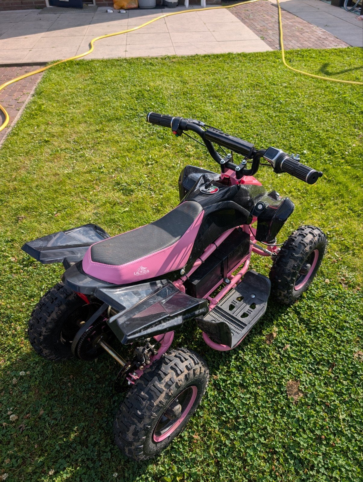 Mooie elektrische quad voor kinderen - Roze/Zwart, Ophalen of Verzenden, Gebruikt