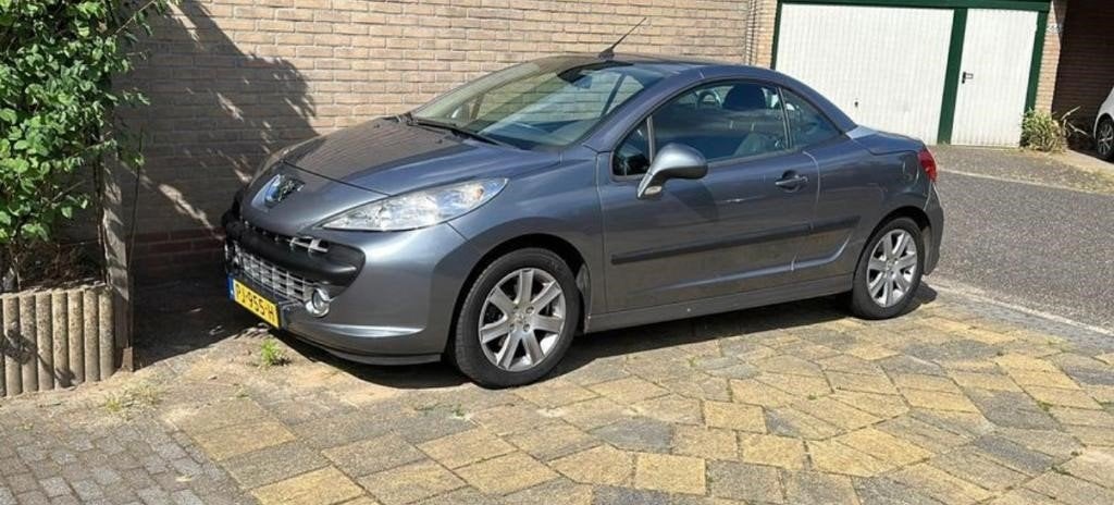 Peugeot 207 16V CC 88KW 2007Grijs zeer weinig km. Nieuwe APK, Auto's, Peugeot, Voorwielaandrijving, 4 cilinders, Cabriolet, 4 stoelen