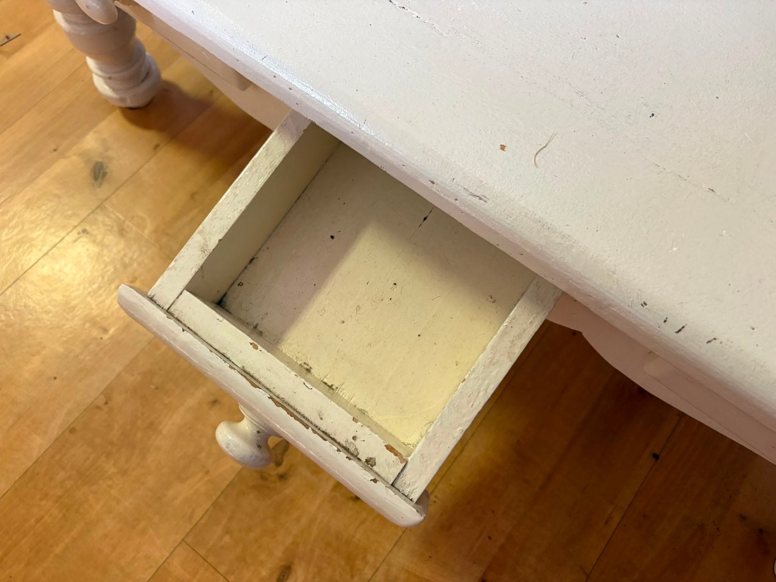 Salontafel met lades, wit geverfd, Ophalen, Gebruikt, 100 tot 150 cm, Overige houtsoorten