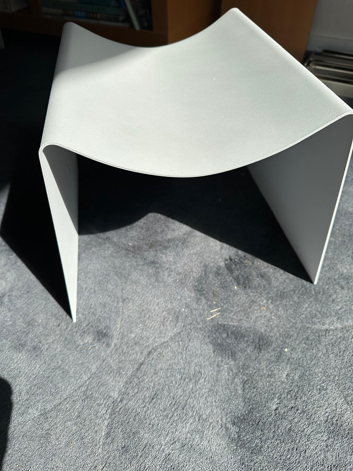 Metalen krantenbak matwit design met glitter 27x35x35 hxbxd, Ophalen, Nieuw
