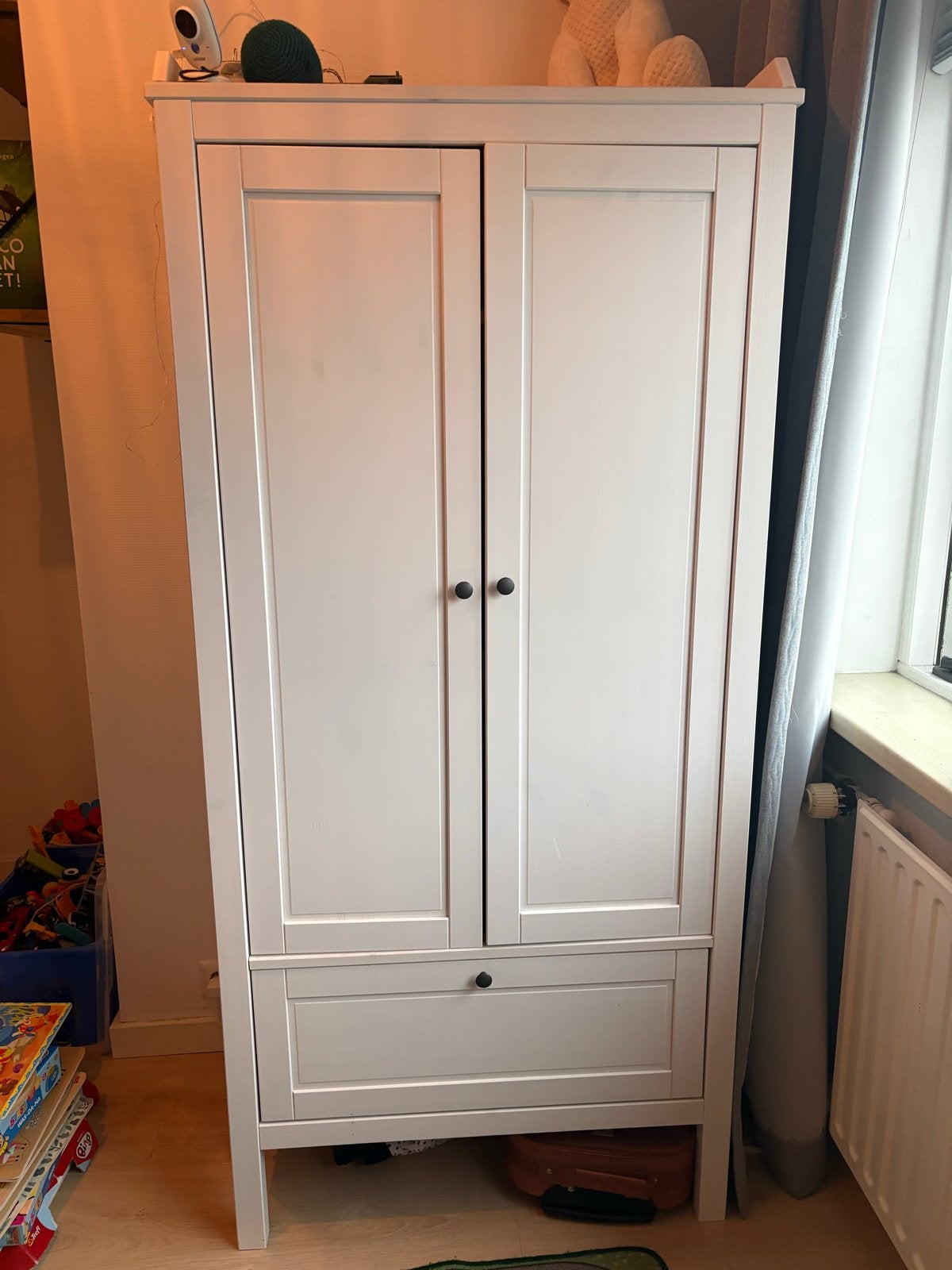 Witte kledingkast Sundvik Ikea met lade - Zo goed als nieuw, Ophalen, 50 tot 100 cm, Zo goed als nieuw, Met lade(s)