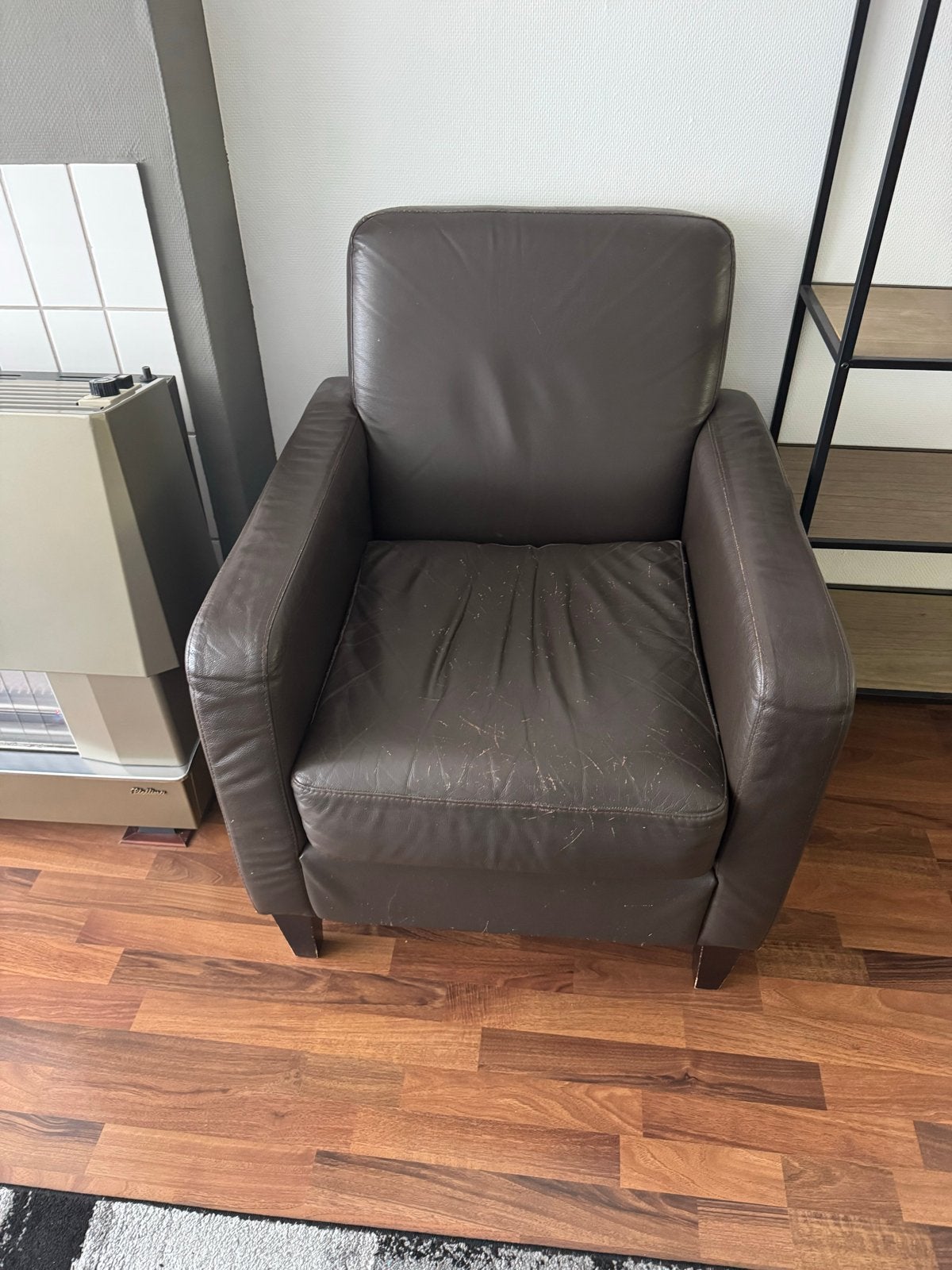 2 Comfortabele bruine leatherlook fauteuils, Ophalen, Gebruikt, Leer, 75 tot 100 cm
