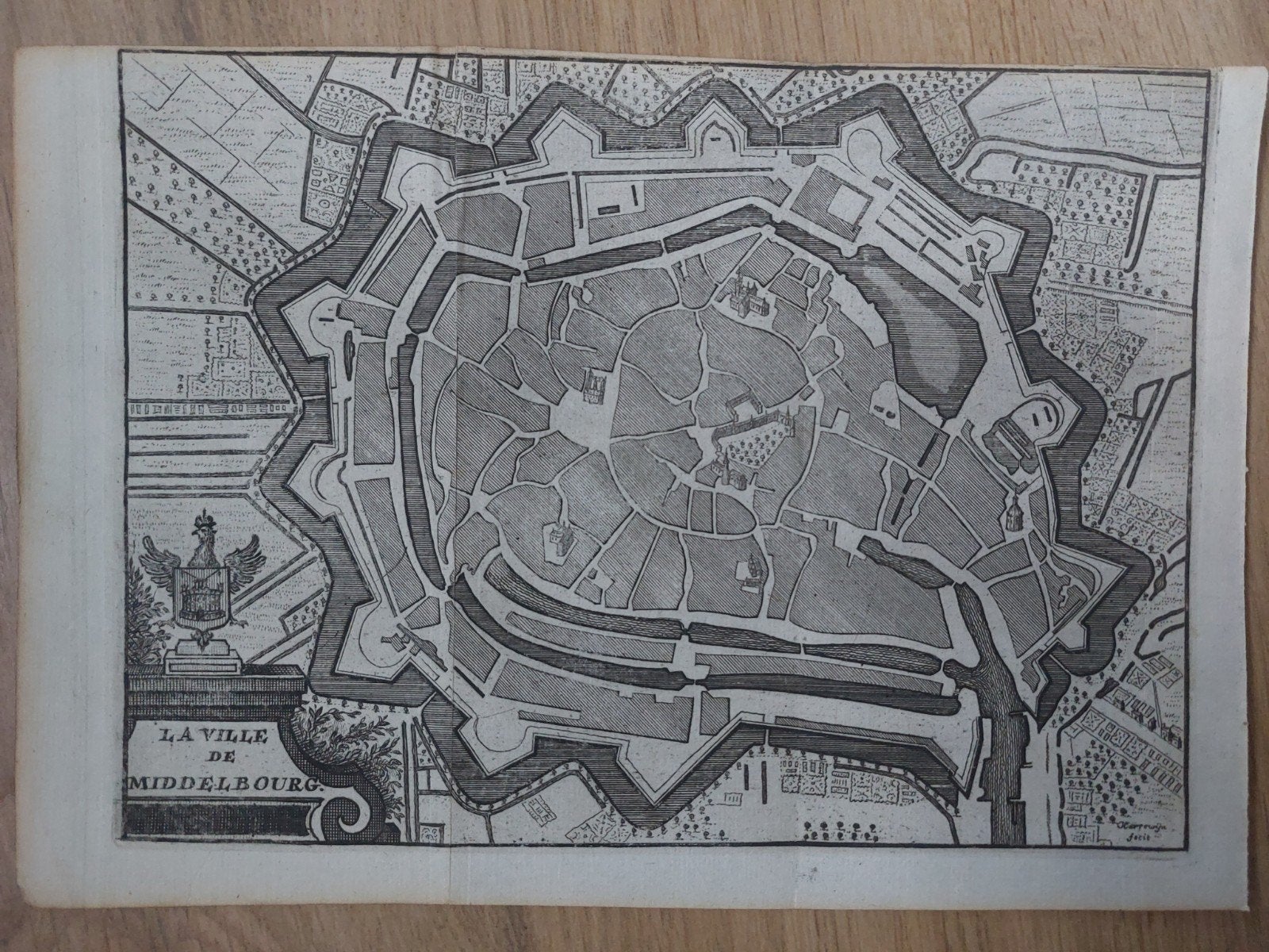 63 Plattegrond Middelburg Orig. gravure J Harrewijn uit 1711, Antiek en Kunst, Stadsgezicht, Ophalen of Verzenden, Gravure, 14 cm
