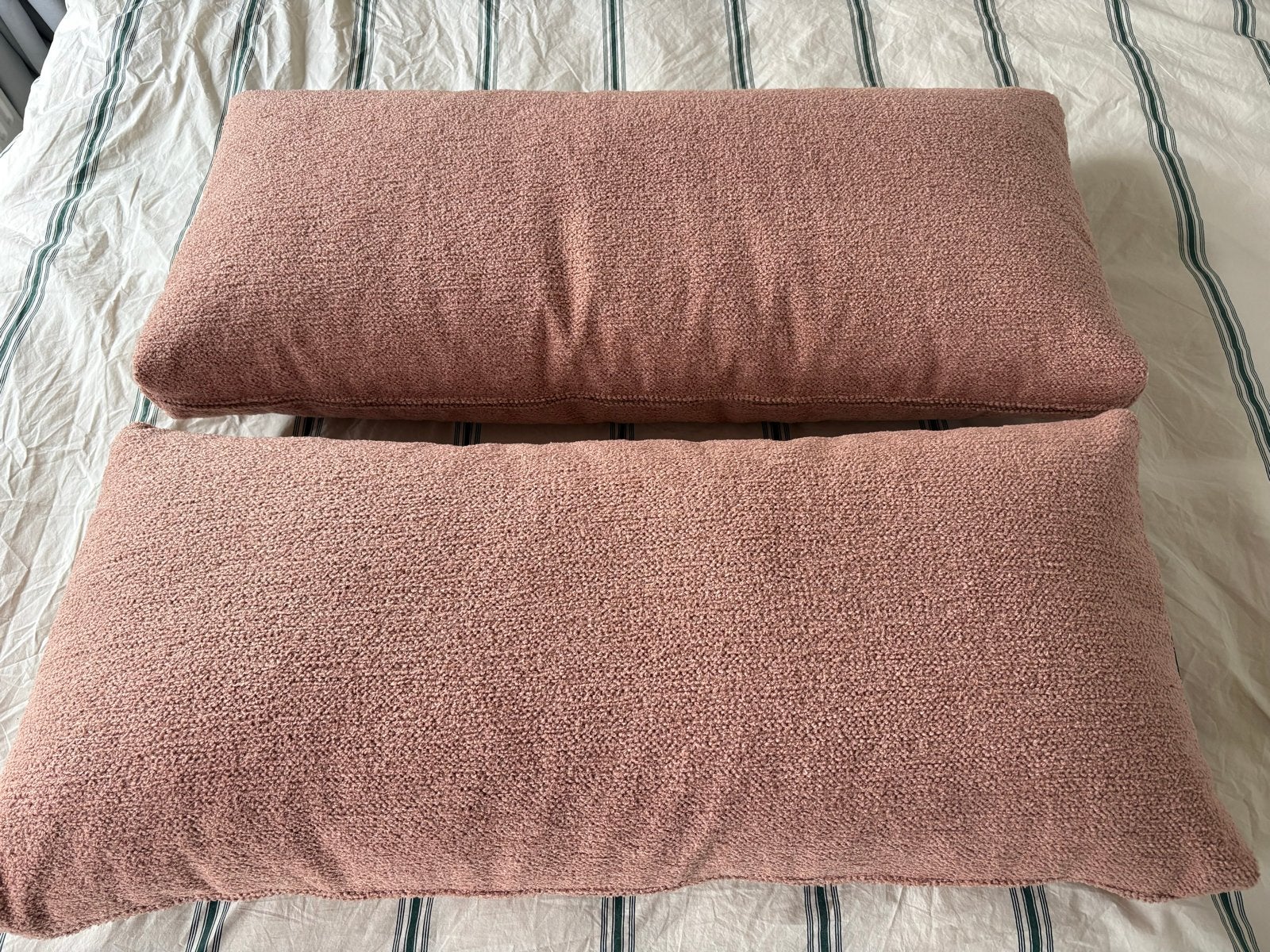 2x Roze stevige kussens voor de bank 90x40 cm, Overige merken, Verzenden, Nieuw, Sierkussen