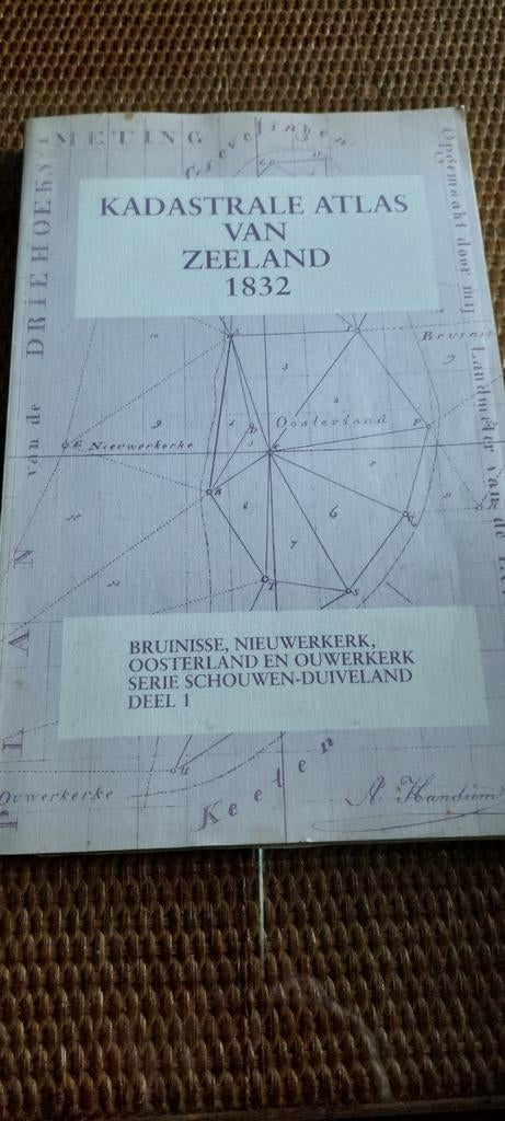 Kadastrale Atlas van Zeeland 1832  Deel1(Bodemvondsten), Boeken, Gelezen, Ophalen of Verzenden, Landkaart, 1800 tot 2000