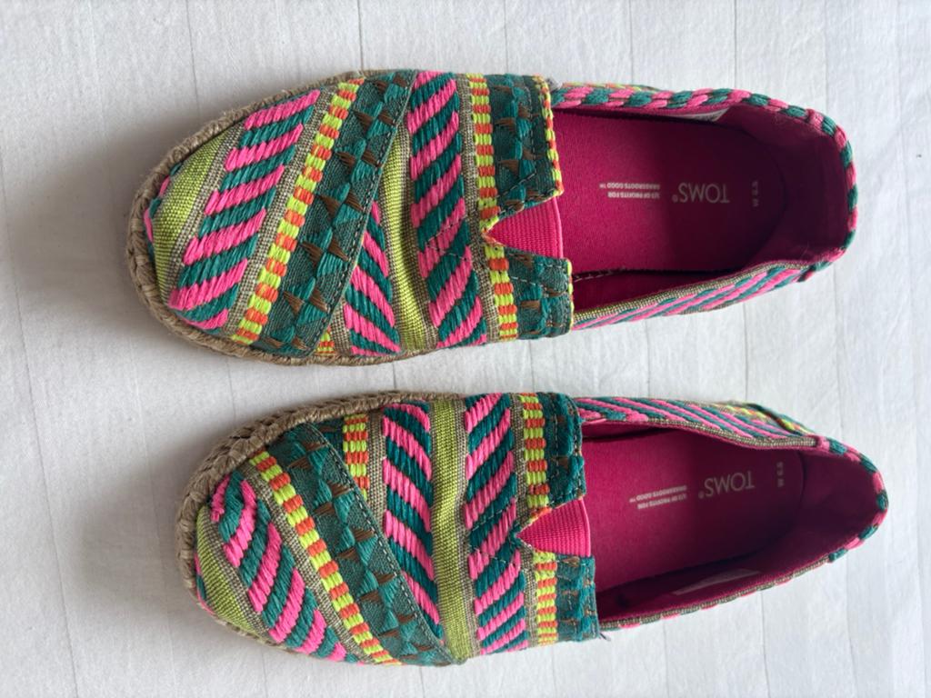 TOM’s zomerse schoenen maat 37, Kleding | Dames, Schoenen, Overige kleuren, Zo goed als nieuw, Sandalen of Muiltjes, Ophalen of Verzenden
