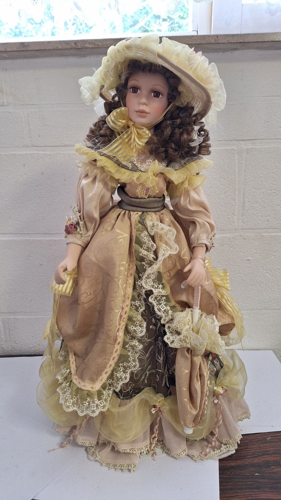 Vintage Porseleinen Pop in Elegante Jurk met Hoed en Parasol, Ophalen of Verzenden, Gebruikt, Pop