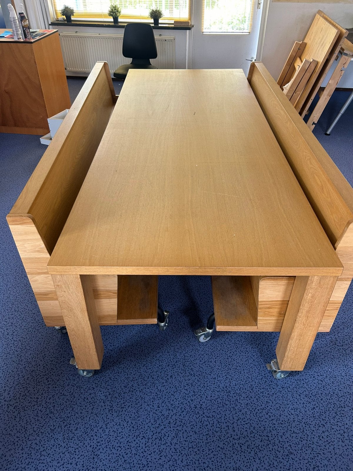Tafel met twee banken voor kinderopvang, Ophalen