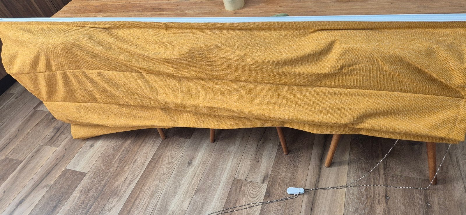 Goudgeel Vouwgordijn - 224x220 cm met ophangbeugels, Huis en Inrichting, Stoffering | Gordijnen en Lamellen, Ophalen, Inclusief montageonderdelen