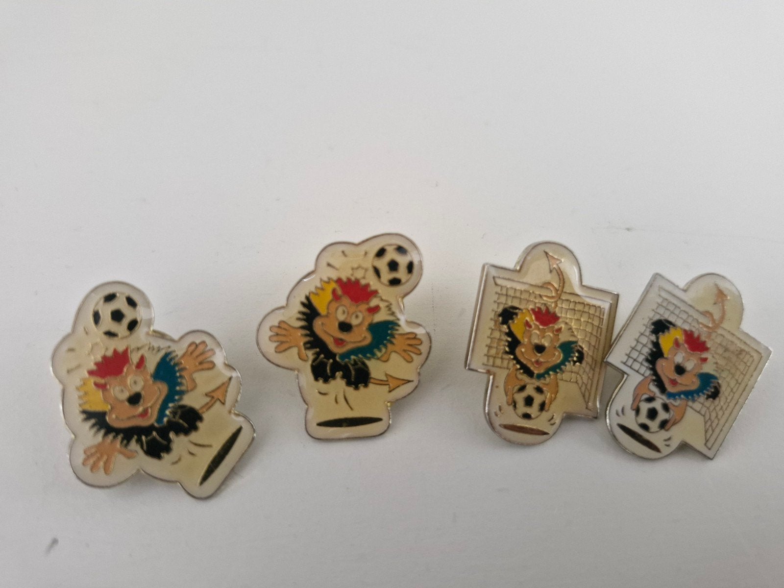 4 McDonald's Uefa 2000 Pins - Voetbal Mascotte Duivel, Ophalen of Verzenden, Gebruikt, Sport, Speldje of Pin