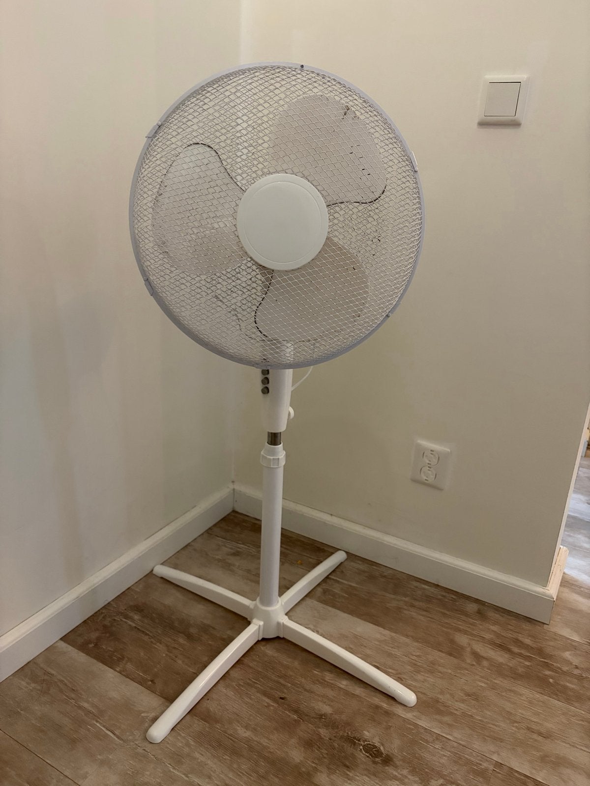 Witte Statiefventilator - Perfect voor warme dagen, Ophalen, Zo goed als nieuw, Statiefventilator
