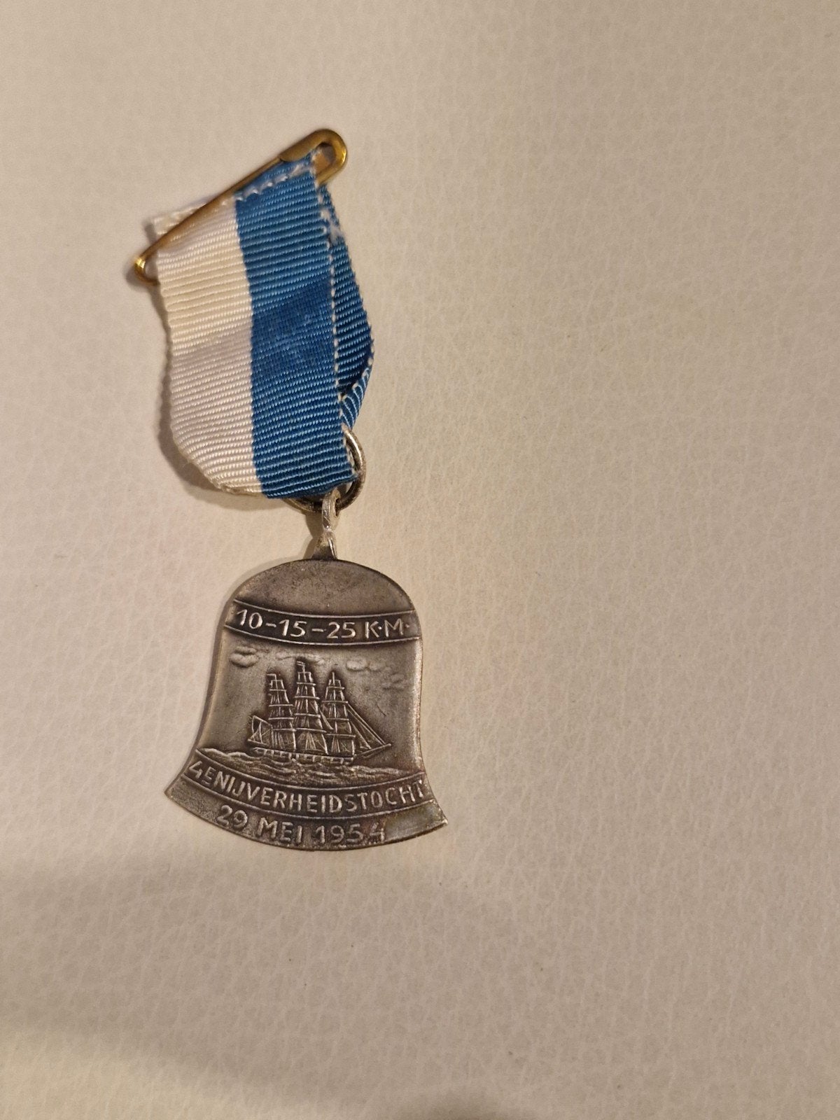 008 Zilverkleurig Herinneringsmedaille Nijverheidstocht 1954, Ophalen of Verzenden