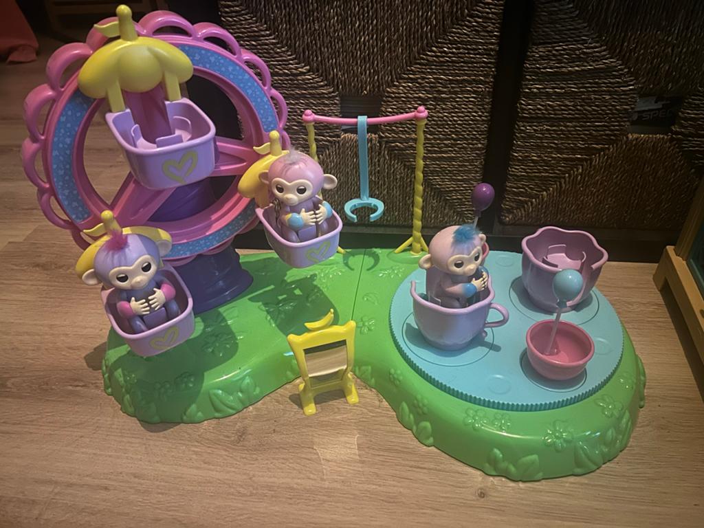 Fingerling speelset met 3 aapjes en speeltuin, Ophalen, Zo goed als nieuw