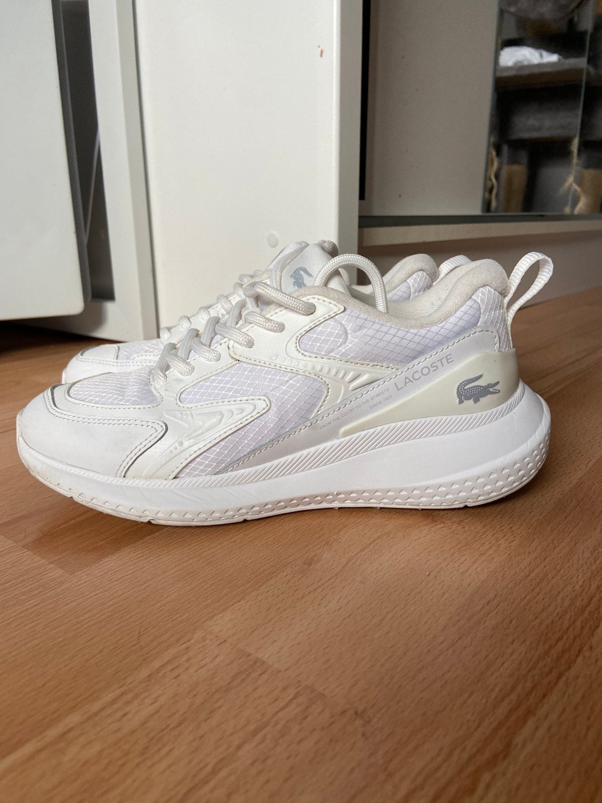 Lacoste schoenen wit dames 37,5, Kleding | Dames, Ophalen of Verzenden, Zo goed als nieuw, Wit, Sneakers of Gympen