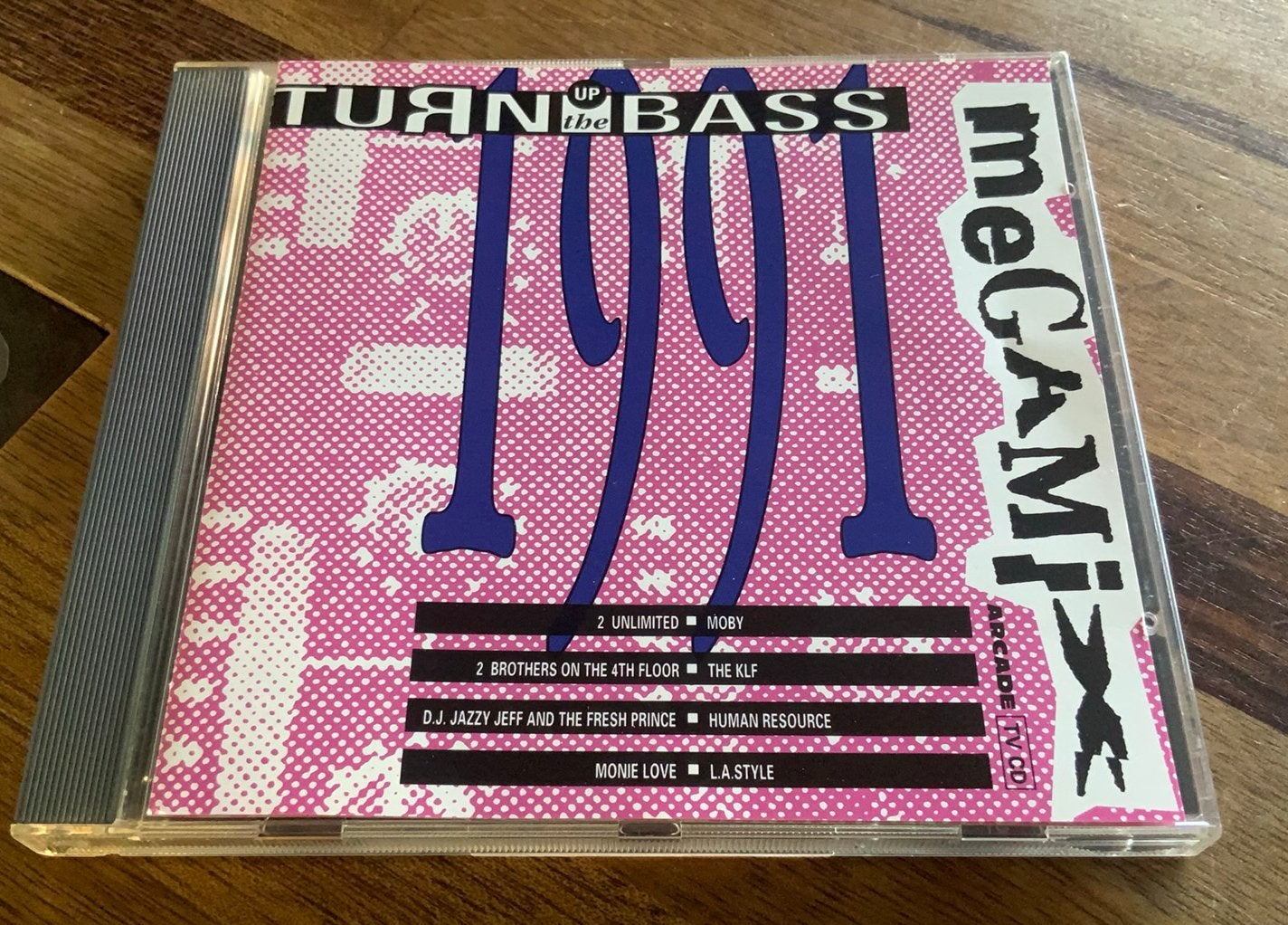 CD TURN UP THE BASS 1991 MEGAMIX VARIOUS ARCADE HOLLAND MOBY, Cd's en Dvd's, Inclusief boekje, Gebruikt, House, Verzenden