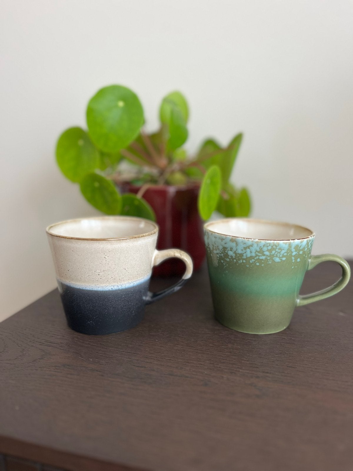 2 HKliving cappuccino mokken nieuw, Nieuw, Ophalen of Verzenden, Steen/keramiek, Meerkleurig