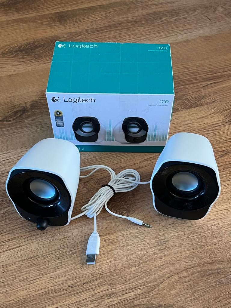 Logitech Z120 Stereo Speakers - Compacte  nieuwe USB-voeding, Computers en Software, Pc speakers, Ophalen of Verzenden, Zo goed als nieuw