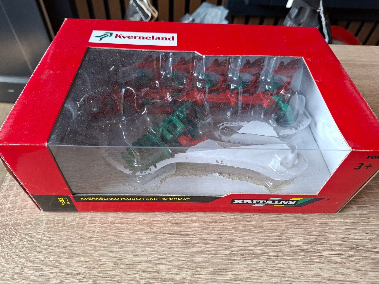 Britains Kverneland Ploeg en Packomat, Hobby en Vrije tijd, Modelauto's | 1:32, Ophalen of Verzenden, Nieuw