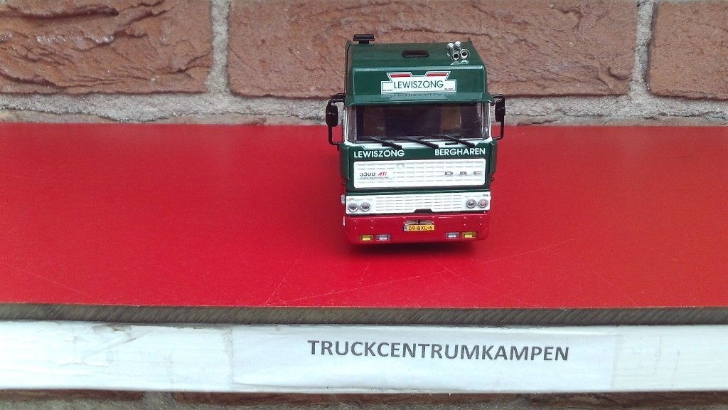 WSI  Daf  3300  4 x 2  van  Lewiszong - Bergharen., Hobby en Vrije tijd, Modelauto's | 1:50, Ophalen of Verzenden, Nieuw, Bus of Vrachtwagen