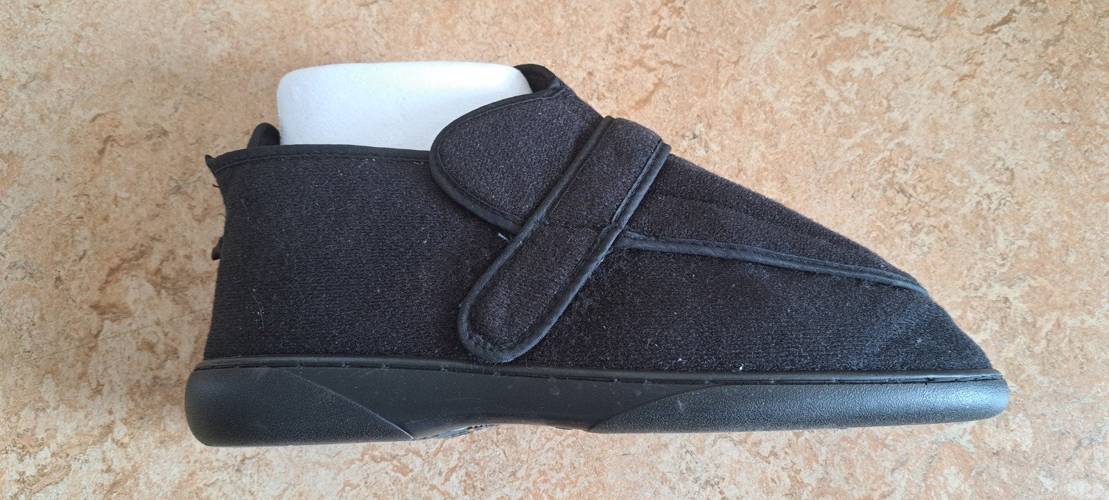 Heren pantoffel maat 47 kleur zwart, Ophalen, Zo goed als nieuw, Zwart