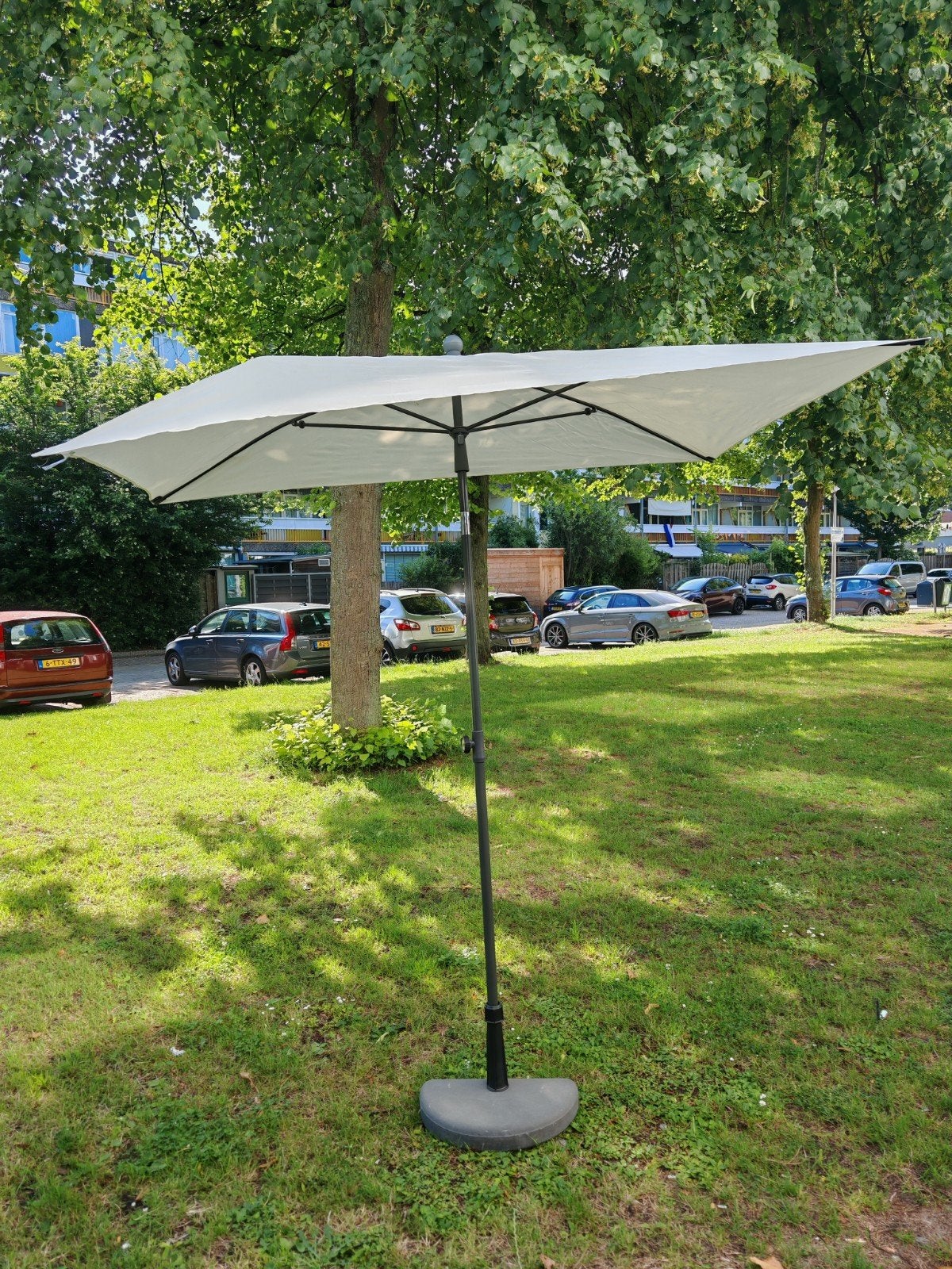 Parasol met betonnen voet, Ophalen of Verzenden, Parasolvoet
