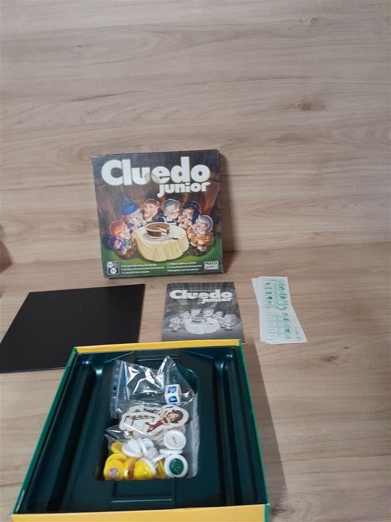 Cluedo junior - het gestolen stuk chocoladetaart - s1473