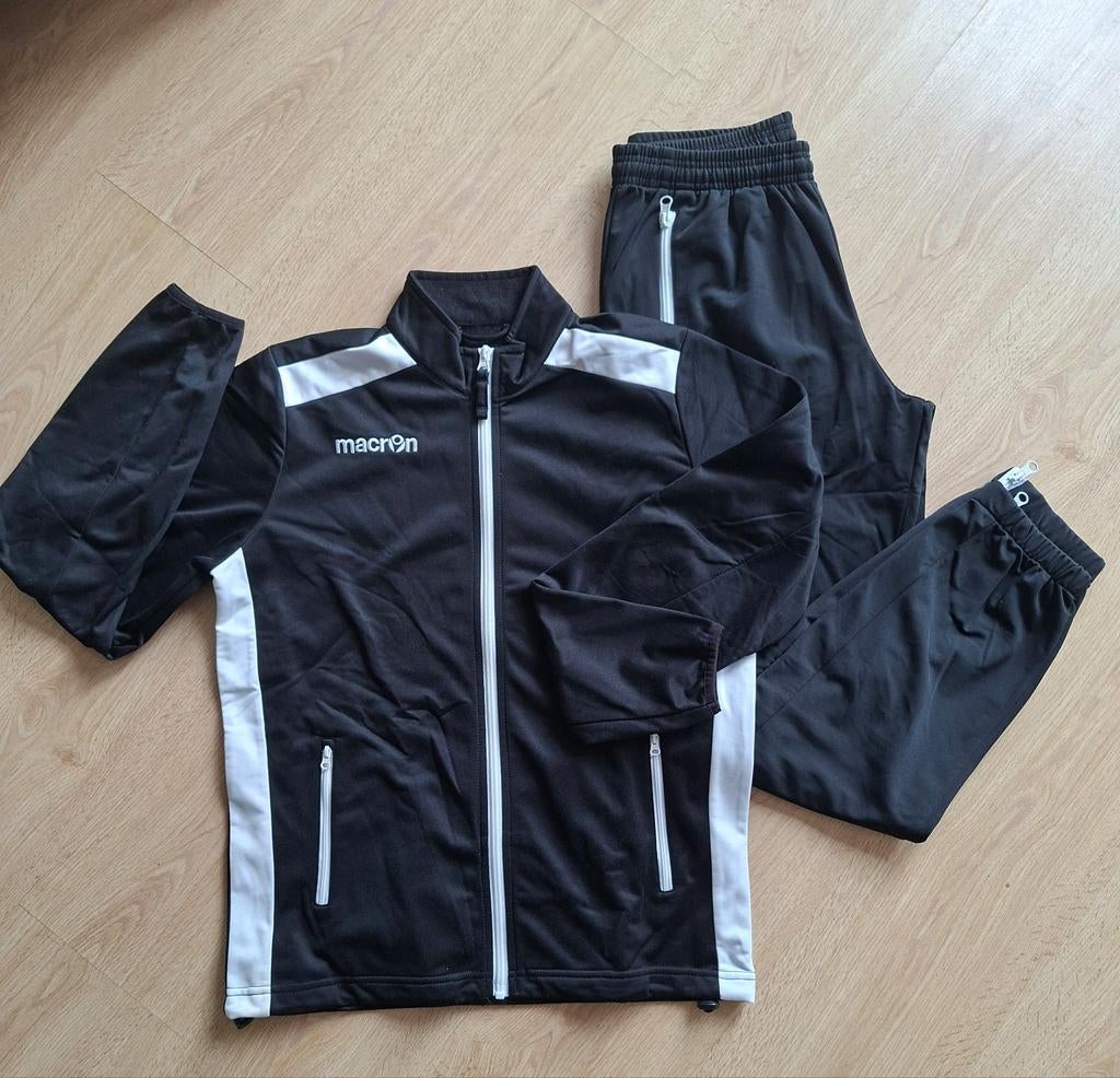 Macron trainingspak S, Zwart, Ophalen of Verzenden, Voetbal, Maat 46 (S) of kleiner