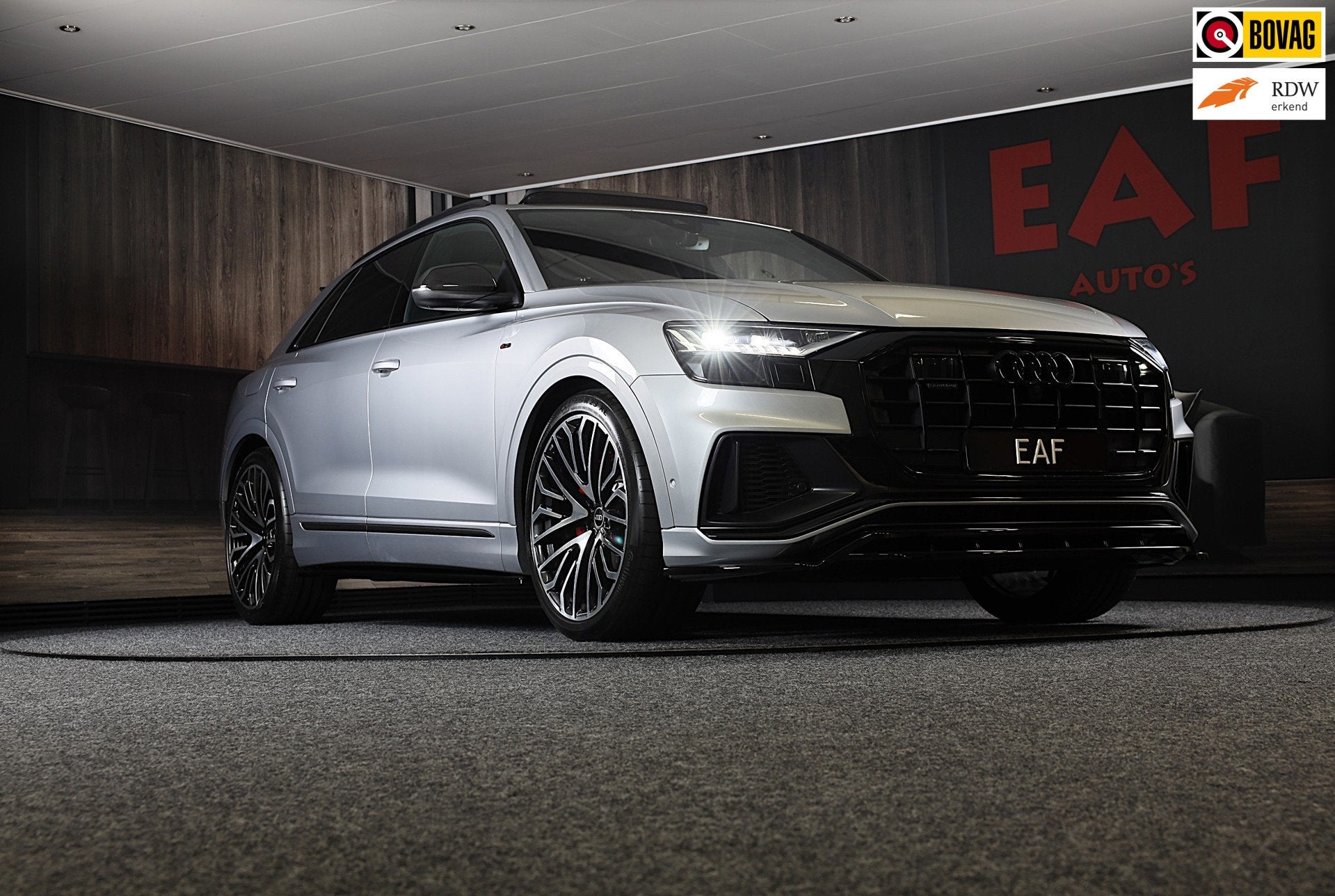 Audi Q8 55 TFSI Quattro RSQ8 Look / Carbon / RS Zetels / Acc, Auto's, Automaat, Dealer onderhouden, Verwarmde buitenspiegels, Gebruikt