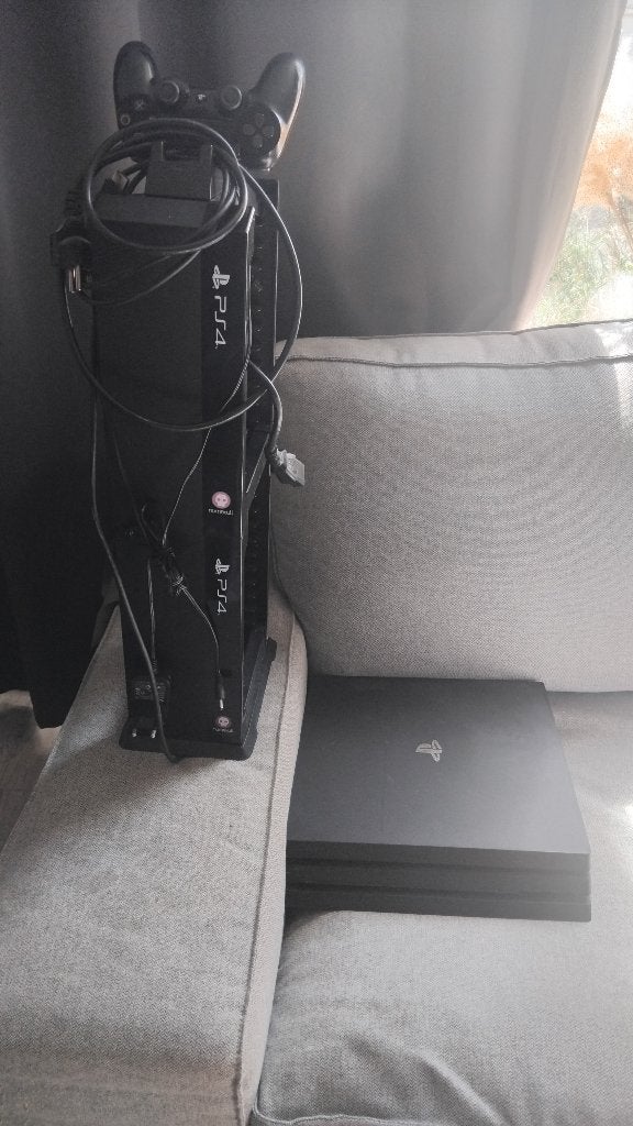 Playstation 4, Spelcomputers en Games, Ophalen of Verzenden, Gebruikt, Met 1 controller, Slim