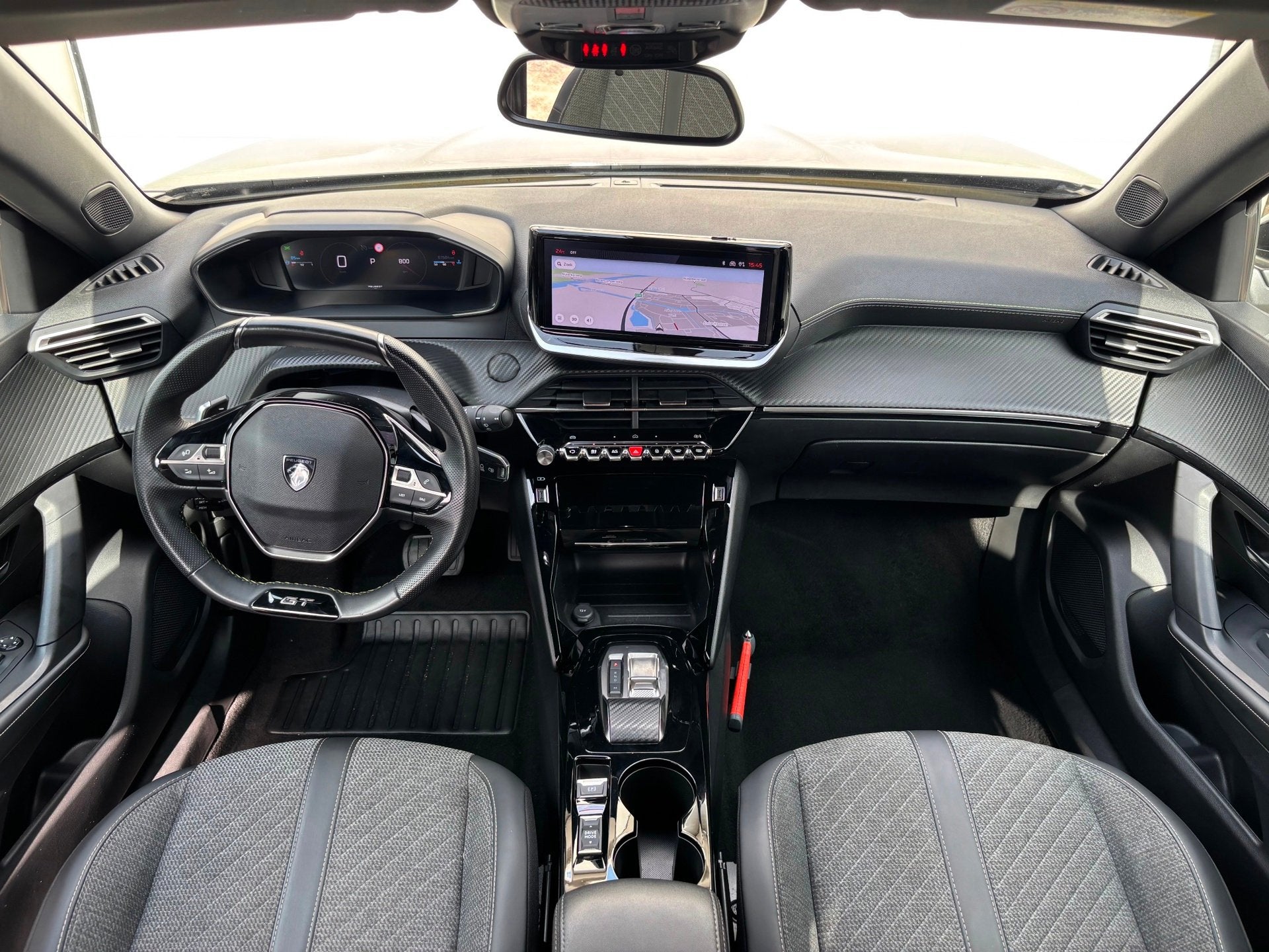 Peugeot 2008 1.2 PureTech 130 Allure|Carplay|Camera|Trekhaak, Gebruikt, Euro 6, 1199 cc, Leder en Stof